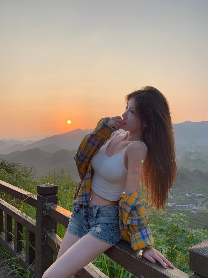 精准关键词拦截与泛权重传导：提升域名SEO信任度策略