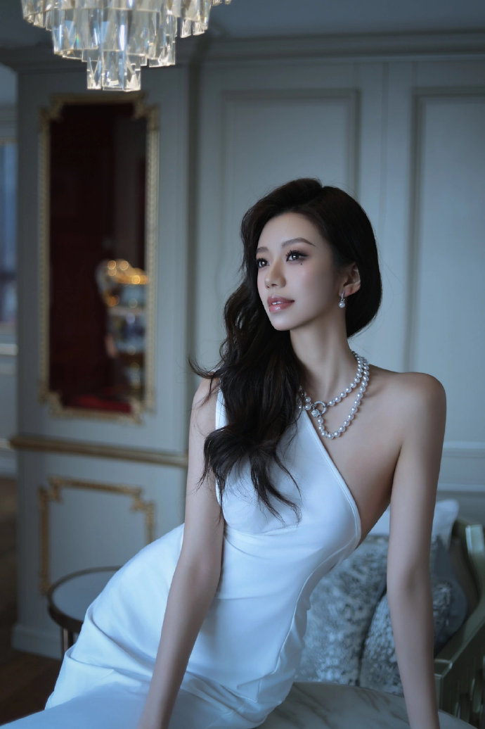 午夜精品18