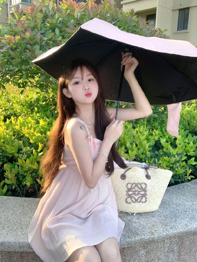 卢晓彤的头像
